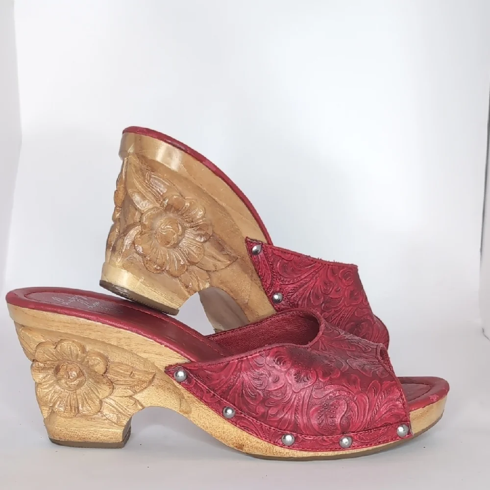 Lucky Brand Red Floral Tooled Leather Slip-On Clogs with Carved Wood Heel - Picture 8 of 11